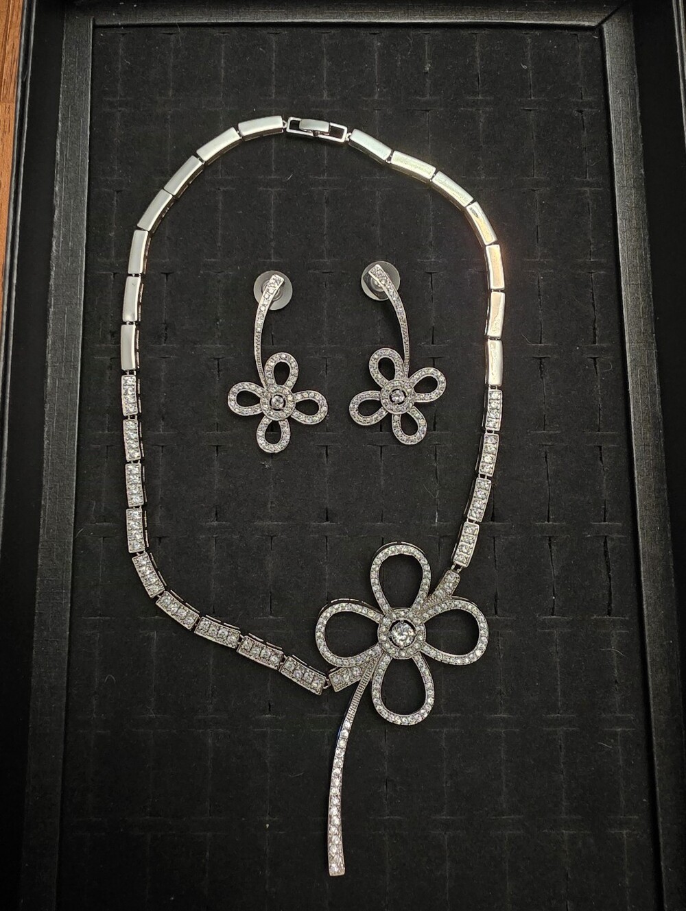 Middle Eastern Silver Toned Floral Necklace & Earrings Elegant Jewelry Set